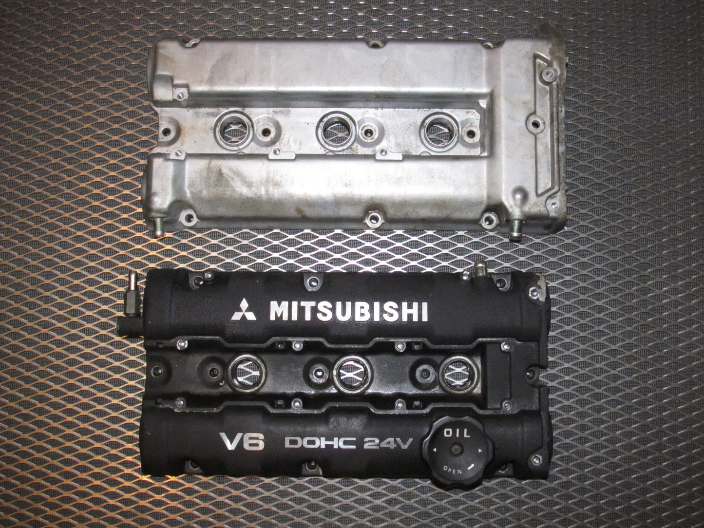 94 95 96 97 Mitsubishi 3000GT OEM Engine Valve Cover