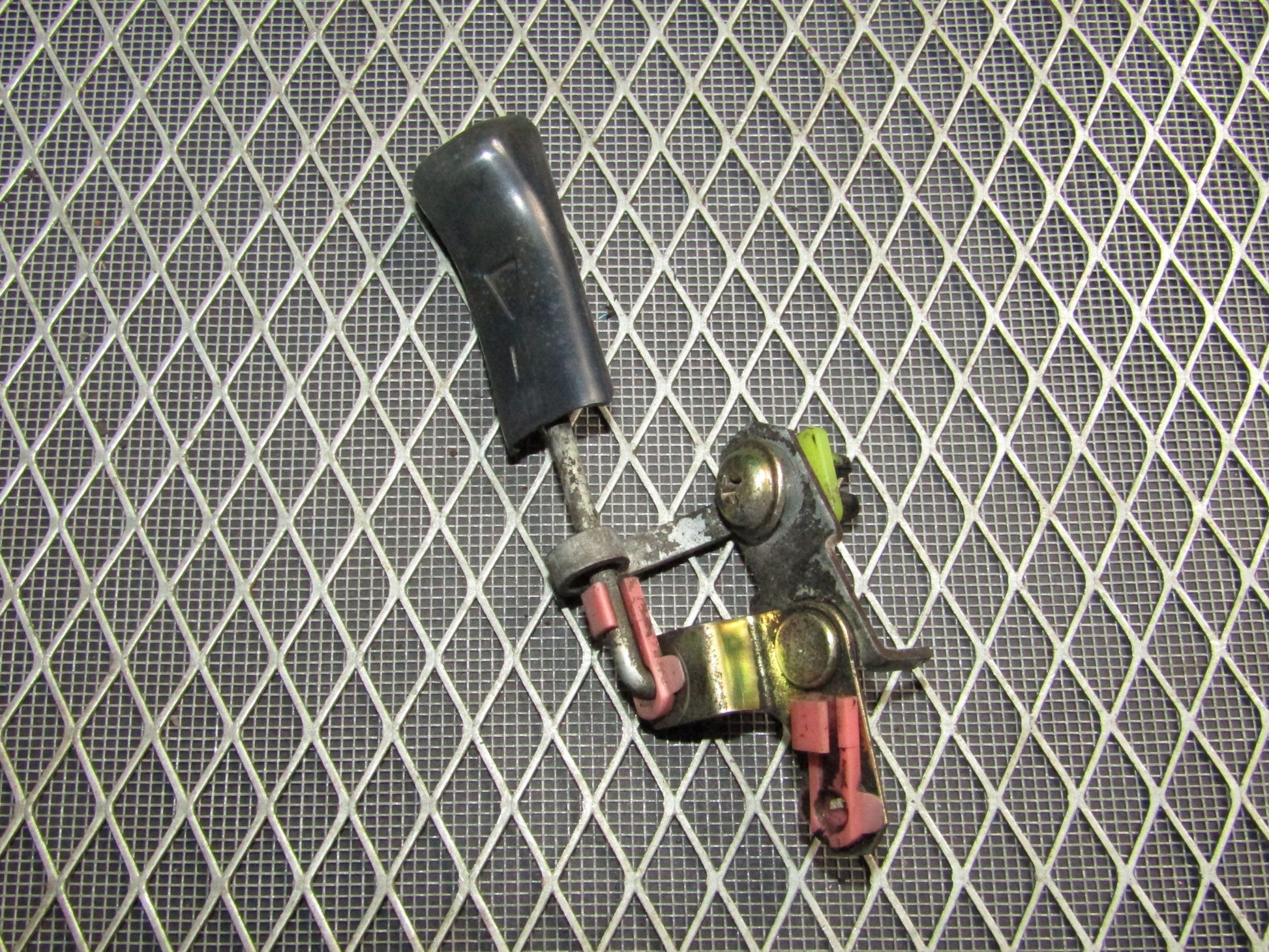 87-91 Toyota Crown Royal Saloon OEM Door Lock Lever - Rear Left