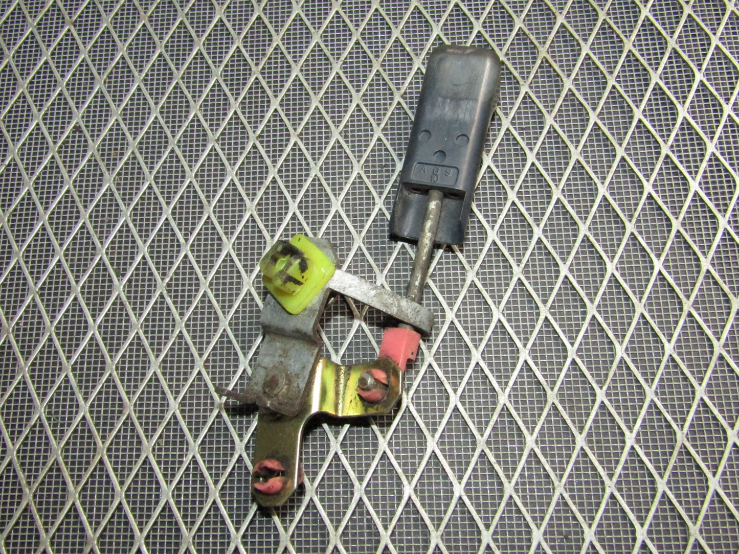 87 88 89 90 91 Toyota Crown Royal Saloon OEM Door Lock Lever - Rear Left