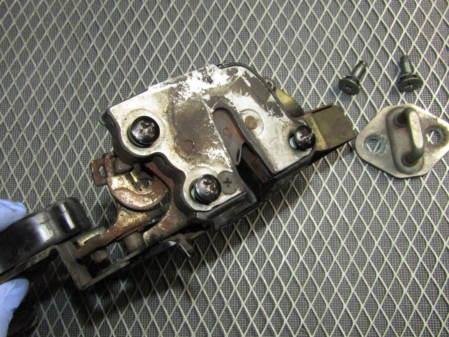 87 88 89 90 91 Toyota Crown Royal Saloon OEM Door Latch Actuator & Striker - Rear Left