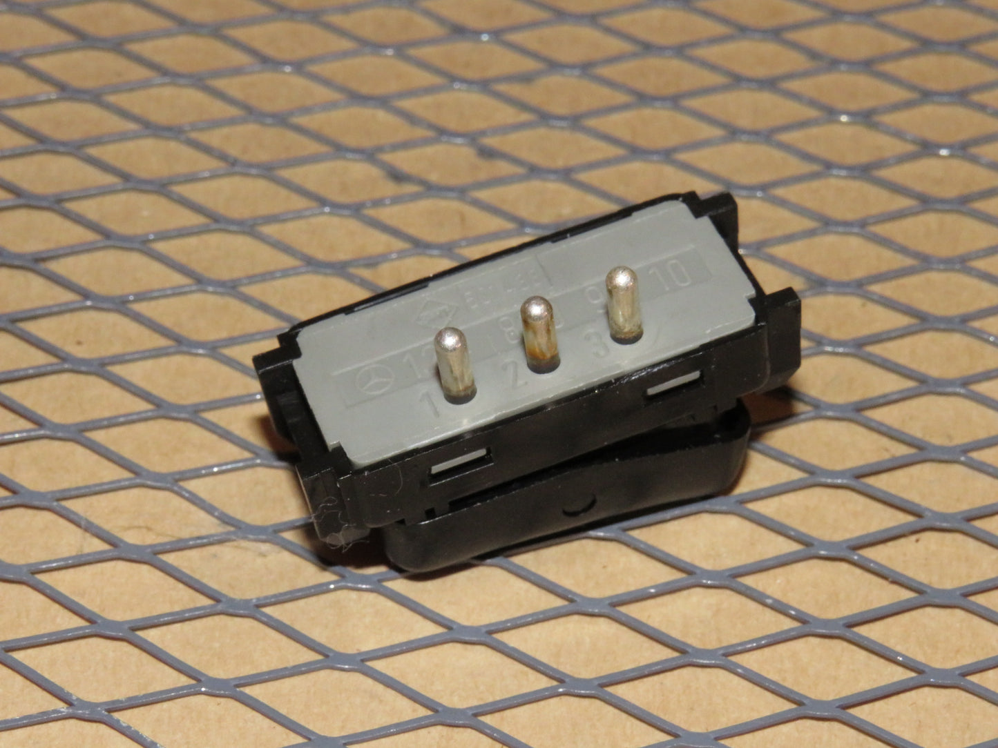 92 93 Mercedes 500E OEM Dome Map Light Switch