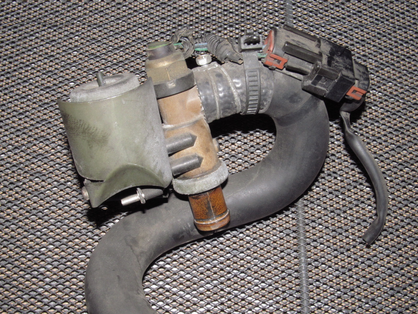 yページ 87 88 89 Nissan 300zx OEM Heater Coolant Bypass Valve