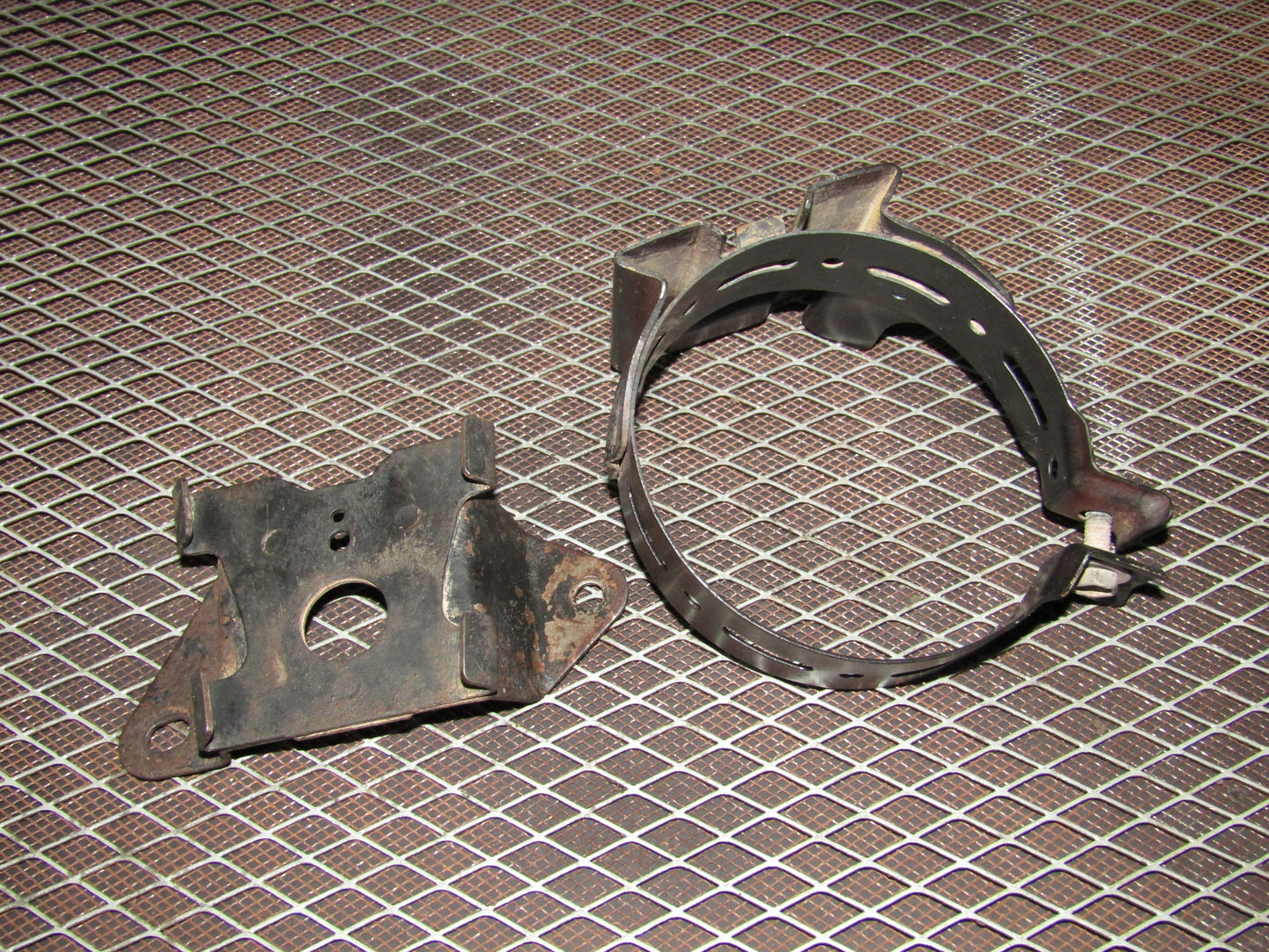 94 95 96 97 98 99 Toyota Celica OEM Emission Charcoal Canister Evap Tank Mounting Bracket