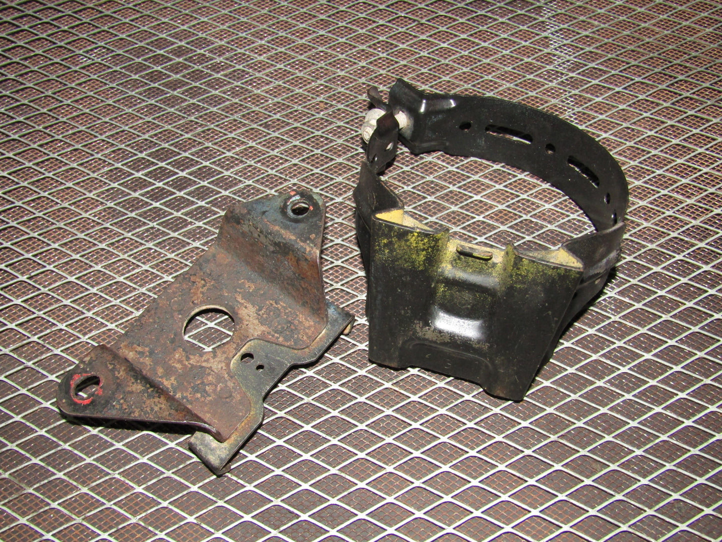 94 95 96 97 98 99 Toyota Celica OEM Emission Charcoal Canister Evap Tank Mounting Bracket