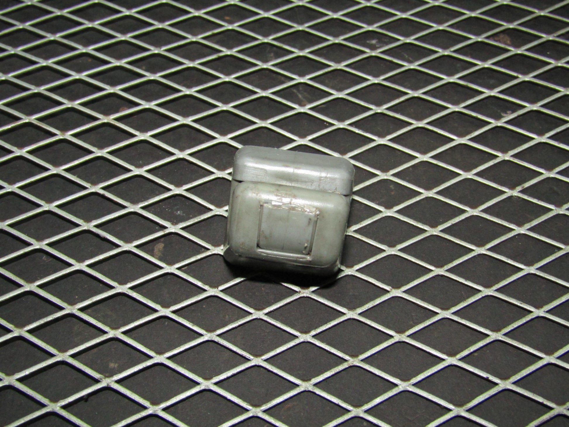 86-93 Mercedes Benz 300E OEM Sun Visor Holder Clip - Left