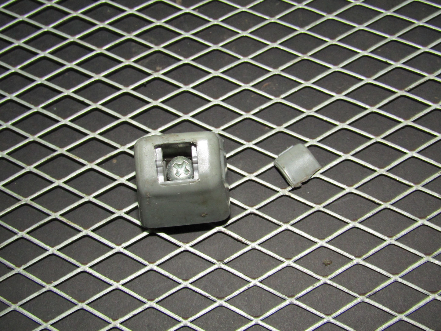 86-93 Mercedes Benz 300E OEM Sun Visor Holder Clip - Left
