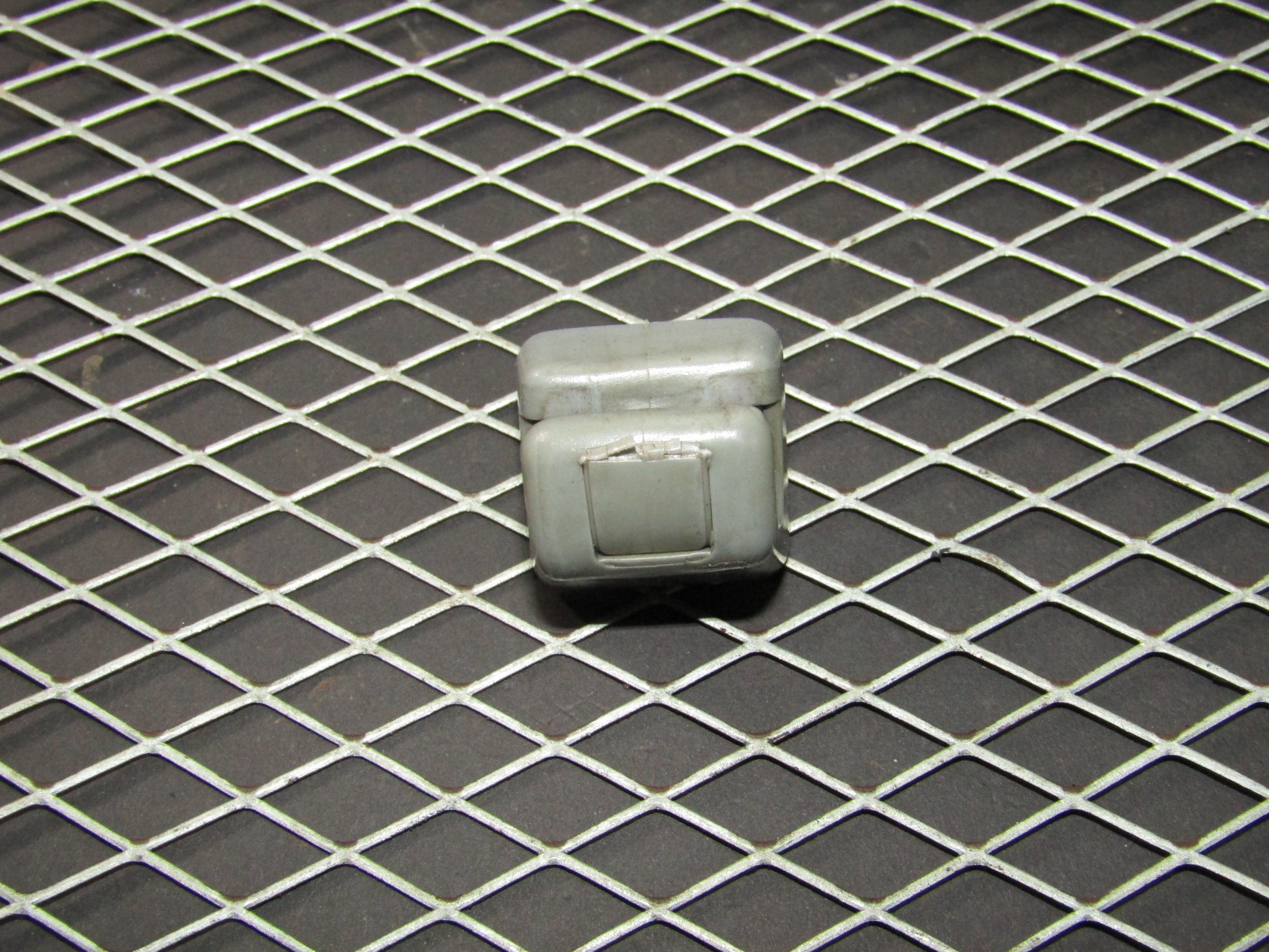 86-93 Mercedes Benz 300E OEM Sun Visor Holder Clip - Right