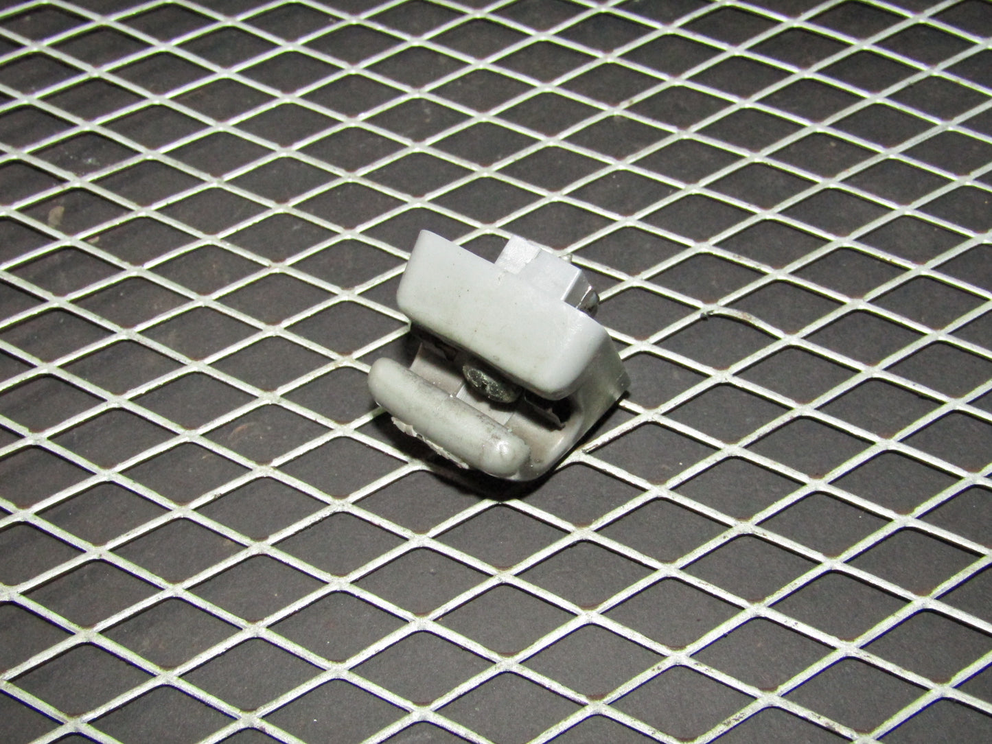 86-93 Mercedes Benz 300E OEM Sun Visor Holder Clip - Right