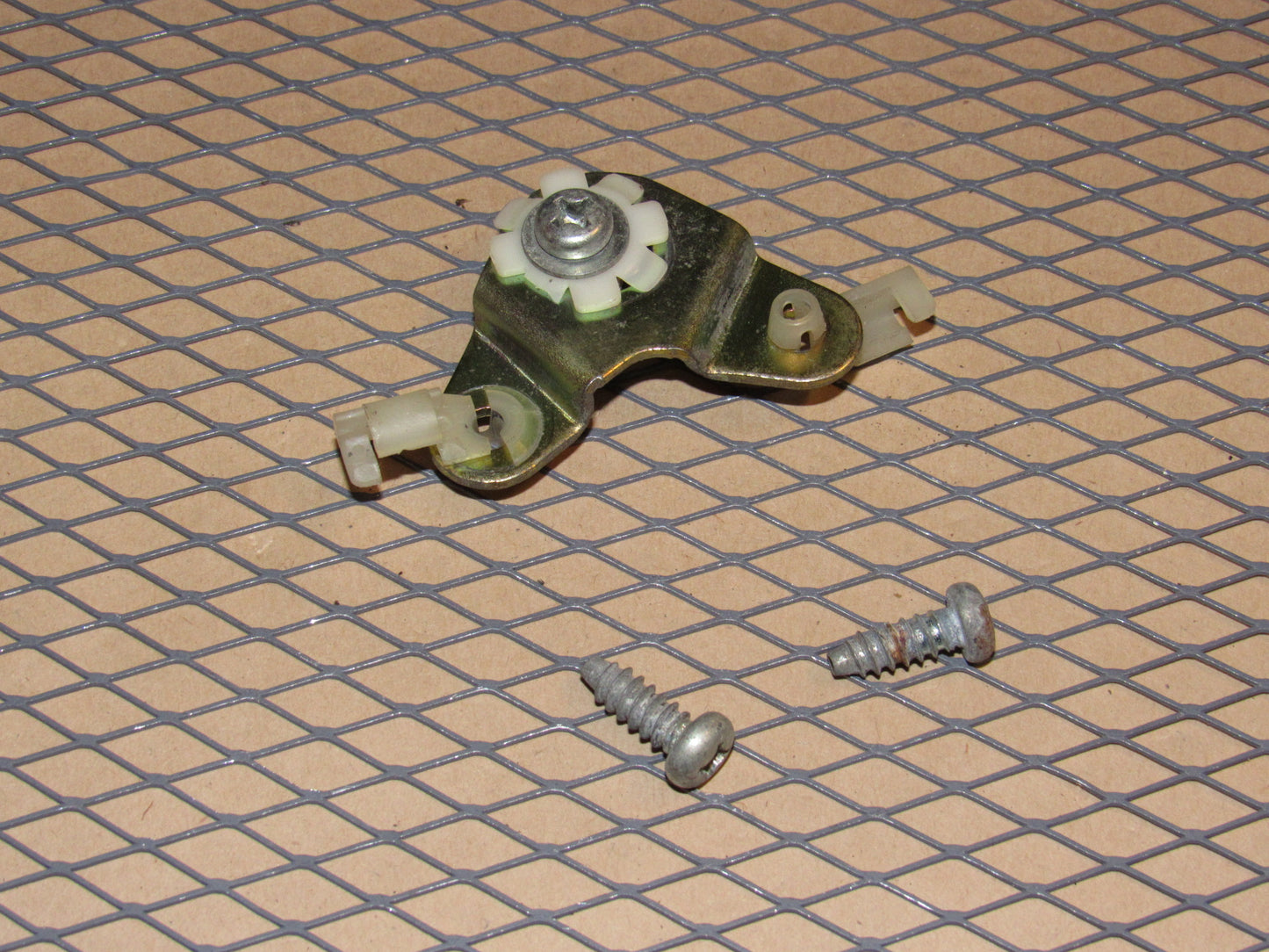 82 83 Datsun 280zx OEM Power Door Linkage Bell Crank Arm - Left