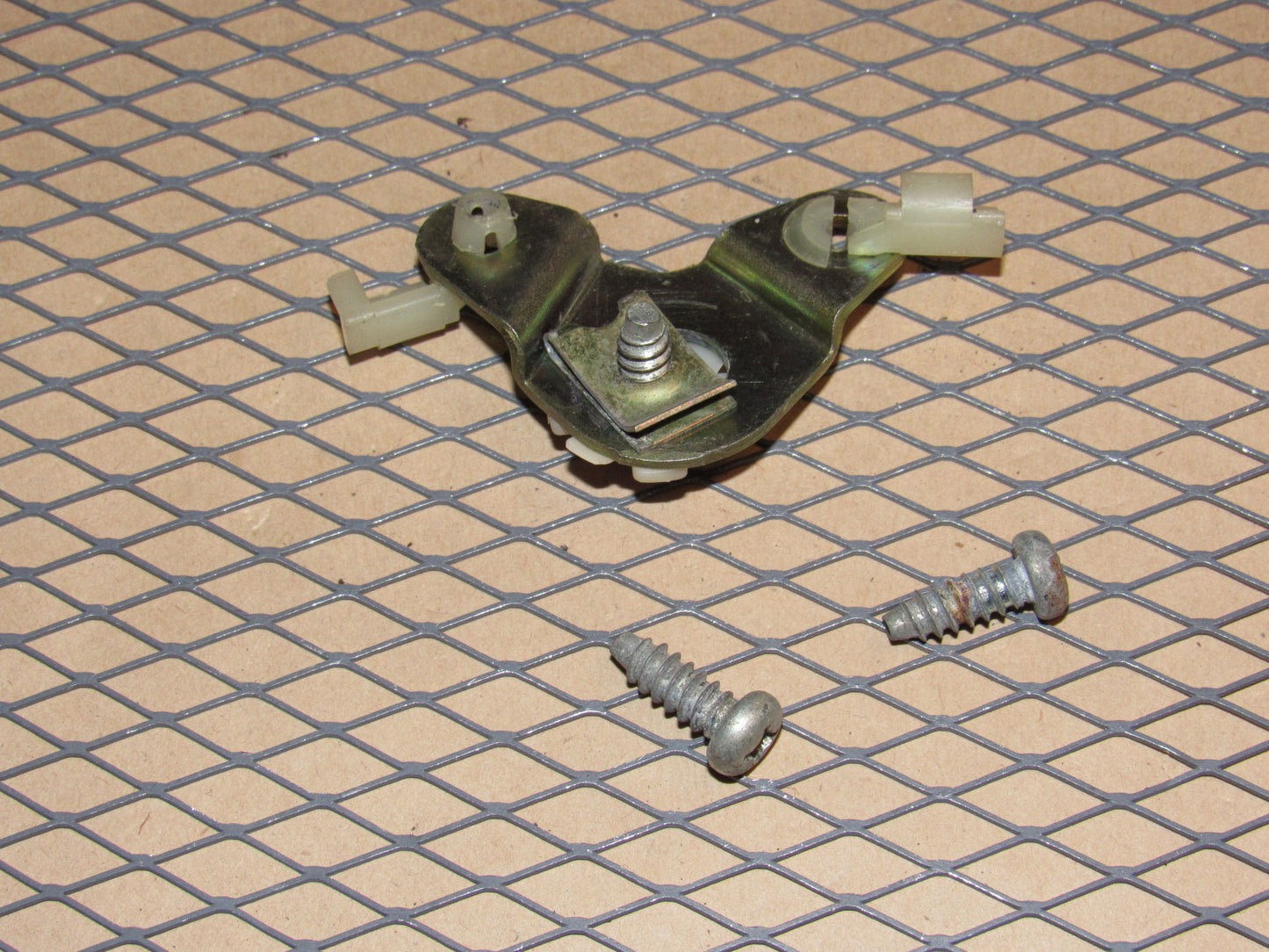 82 83 Datsun 280zx OEM Power Door Linkage Bell Crank Arm - Left