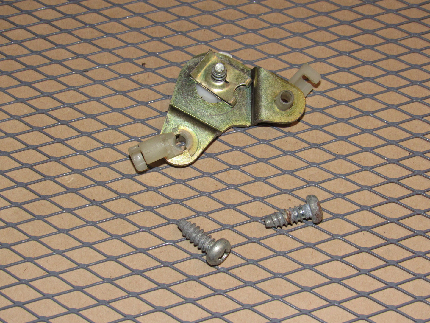 82 83 Datsun 280zx OEM Power Door Linkage Bell Crank Arm - Left