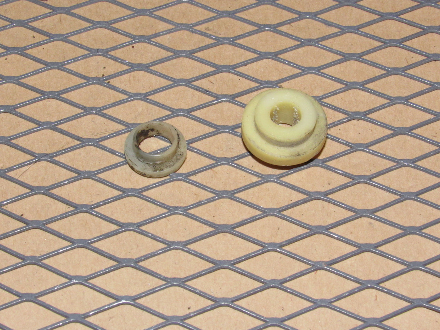 82 83 Datsun 280zx OEM Power Door Linkage Bell Crank Arm - Left