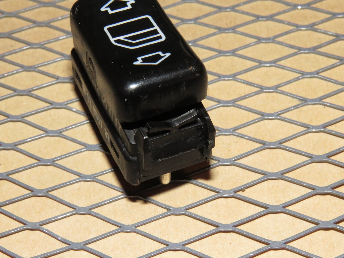 86 87 88 89 90 91 Mercedes Benz 560SEL OEM Console Power Window Switch - Right