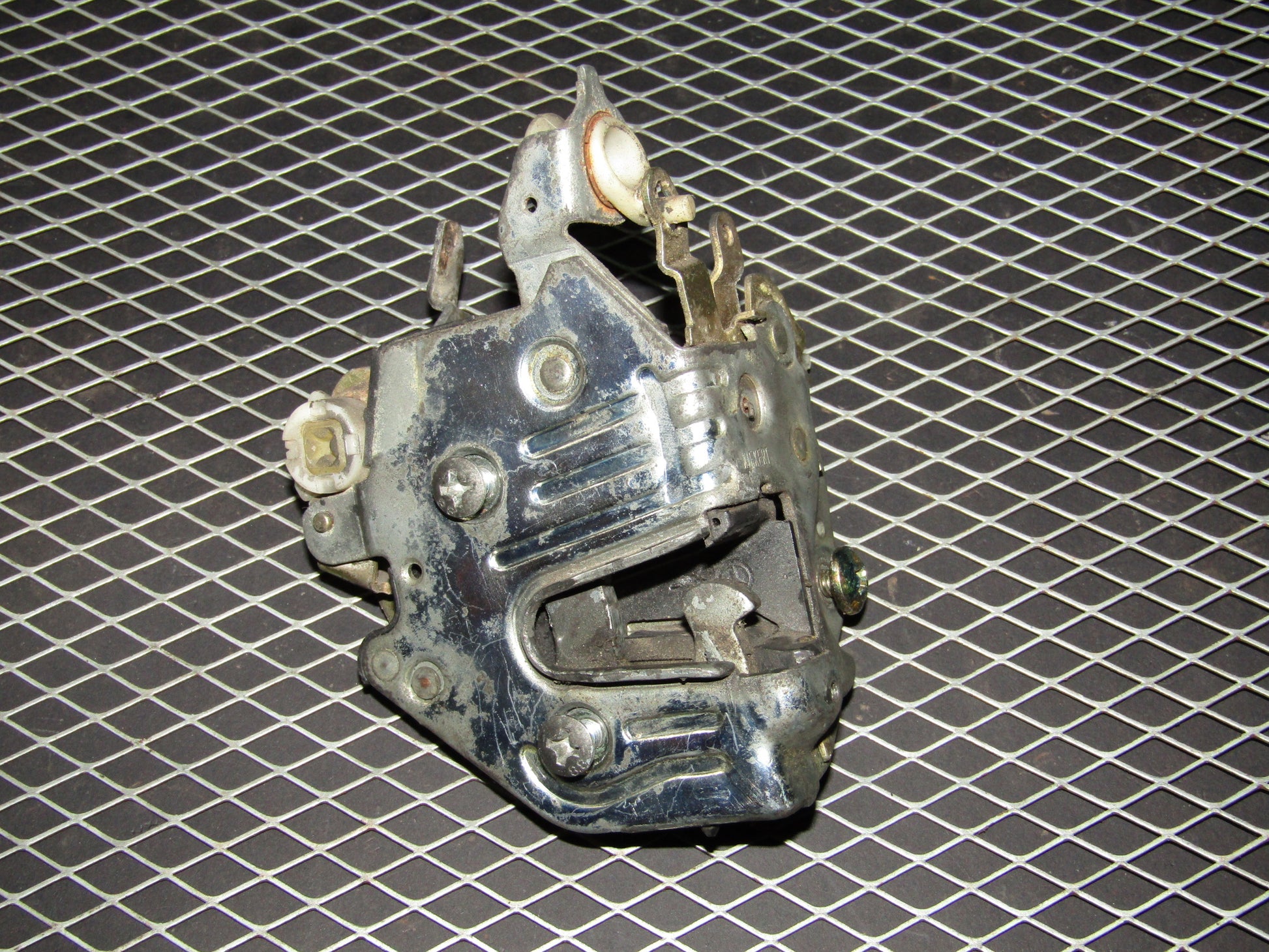 86-93 Mercedes Benz 300E OEM Front Door Latch - Left
