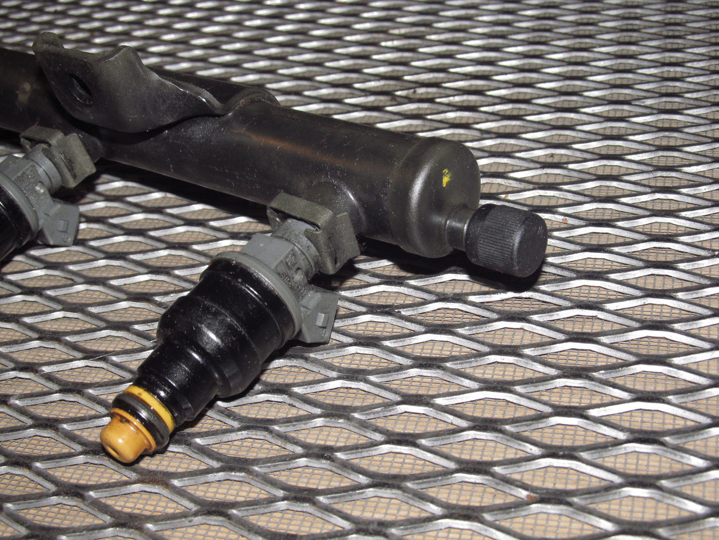 97 98 99 Mitsubishi Eclipse OEM Fuel Rail & Injector - NA 2.0L