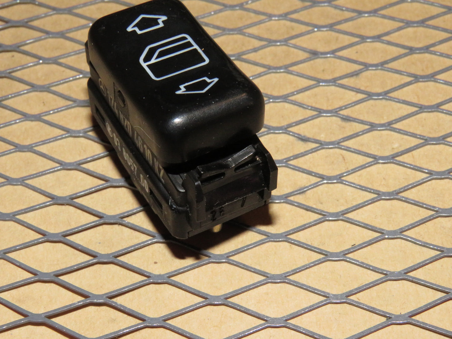 86 87 88 89 90 91 Mercedes Benz 560SEL OEM Console Power Window Switch - Left