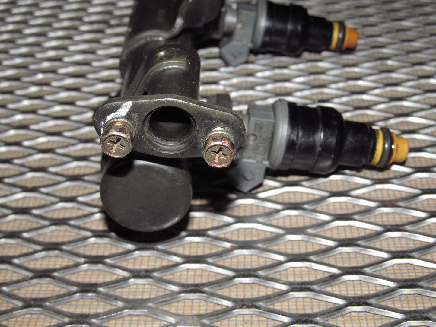 97 98 99 Mitsubishi Eclipse OEM Fuel Rail & Injector - NA 2.0L