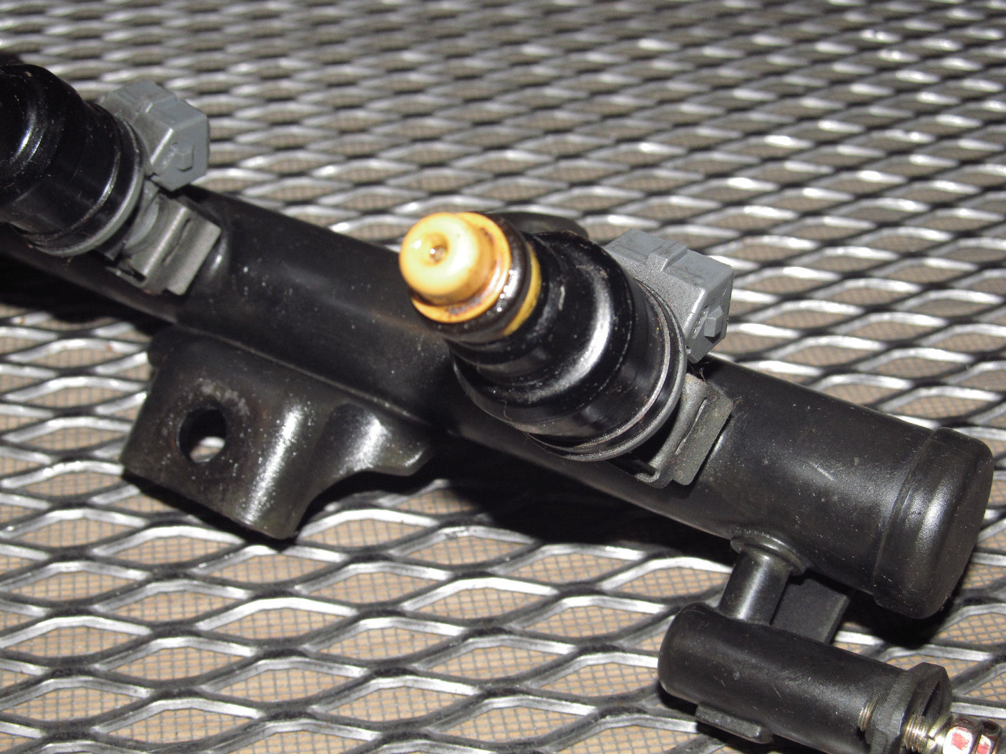 97 98 99 Mitsubishi Eclipse OEM Fuel Rail & Injector - NA 2.0L