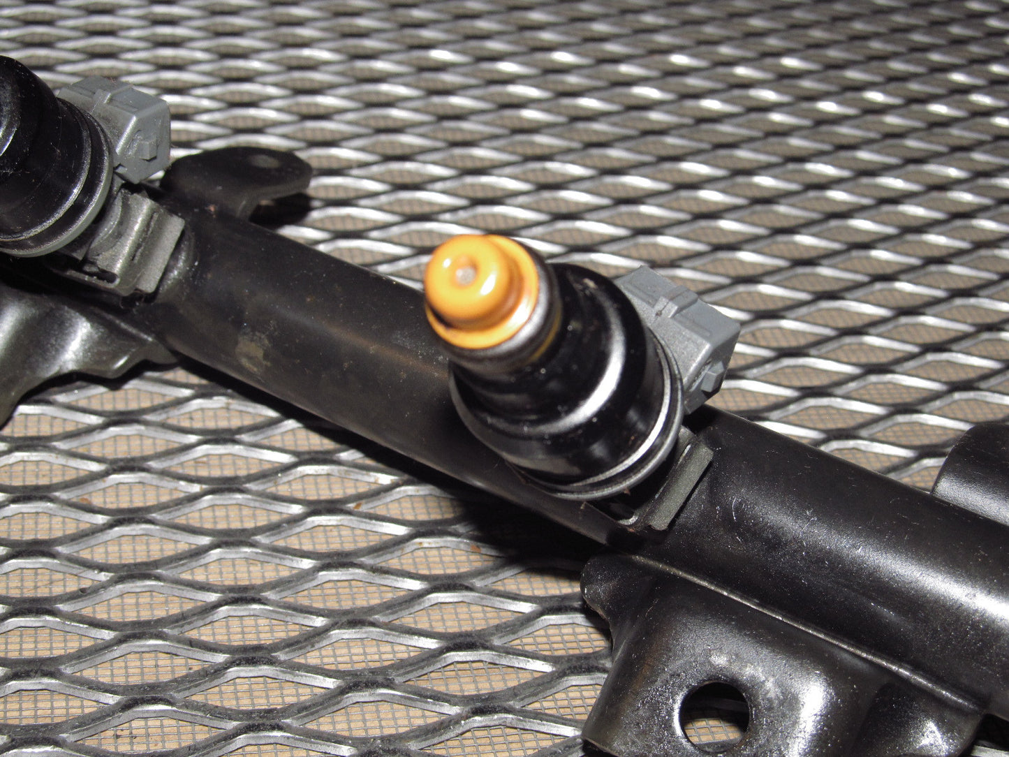 97 98 99 Mitsubishi Eclipse OEM Fuel Rail & Injector - NA 2.0L