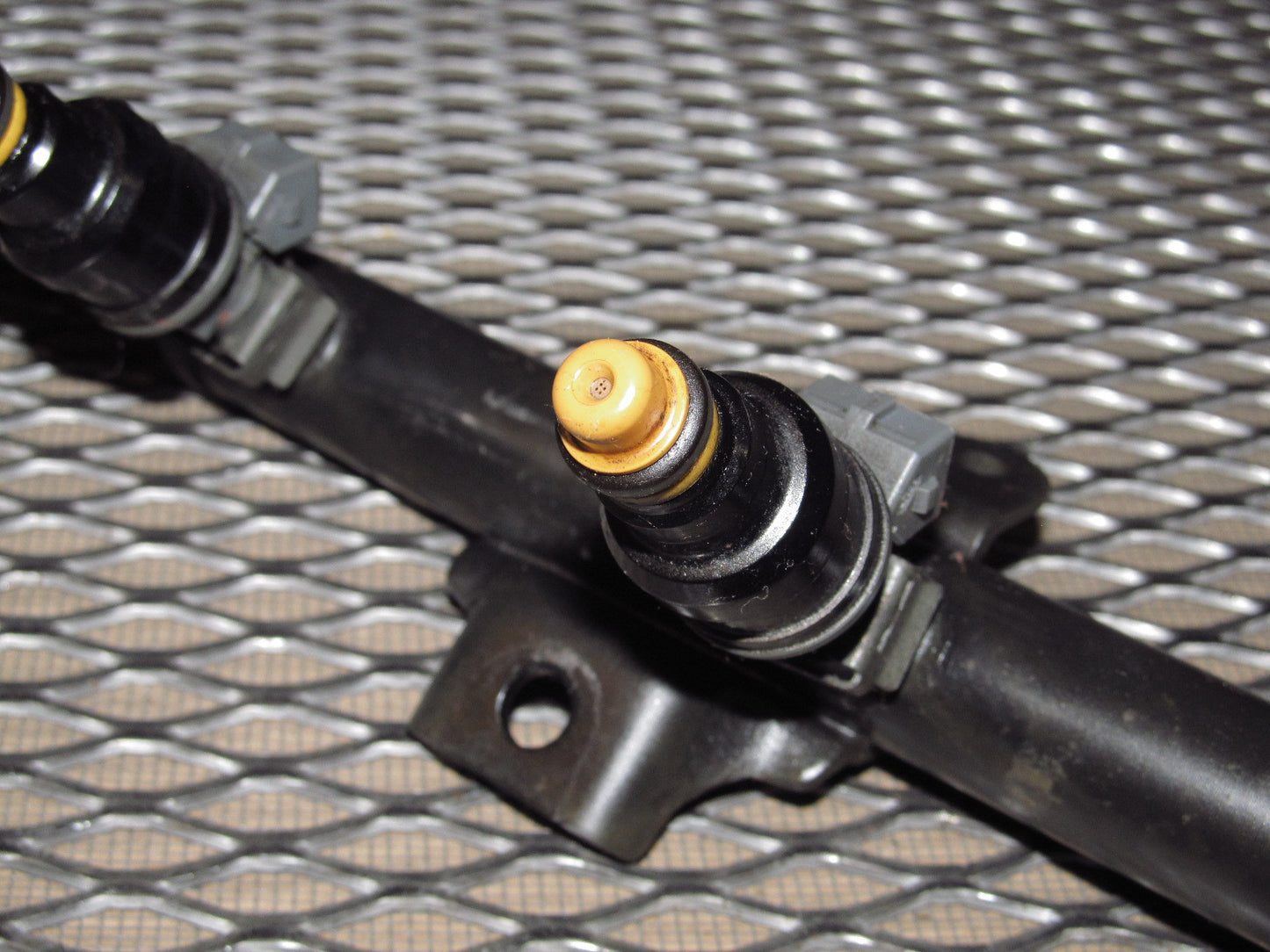 97 98 99 Mitsubishi Eclipse OEM Fuel Rail & Injector - NA 2.0L