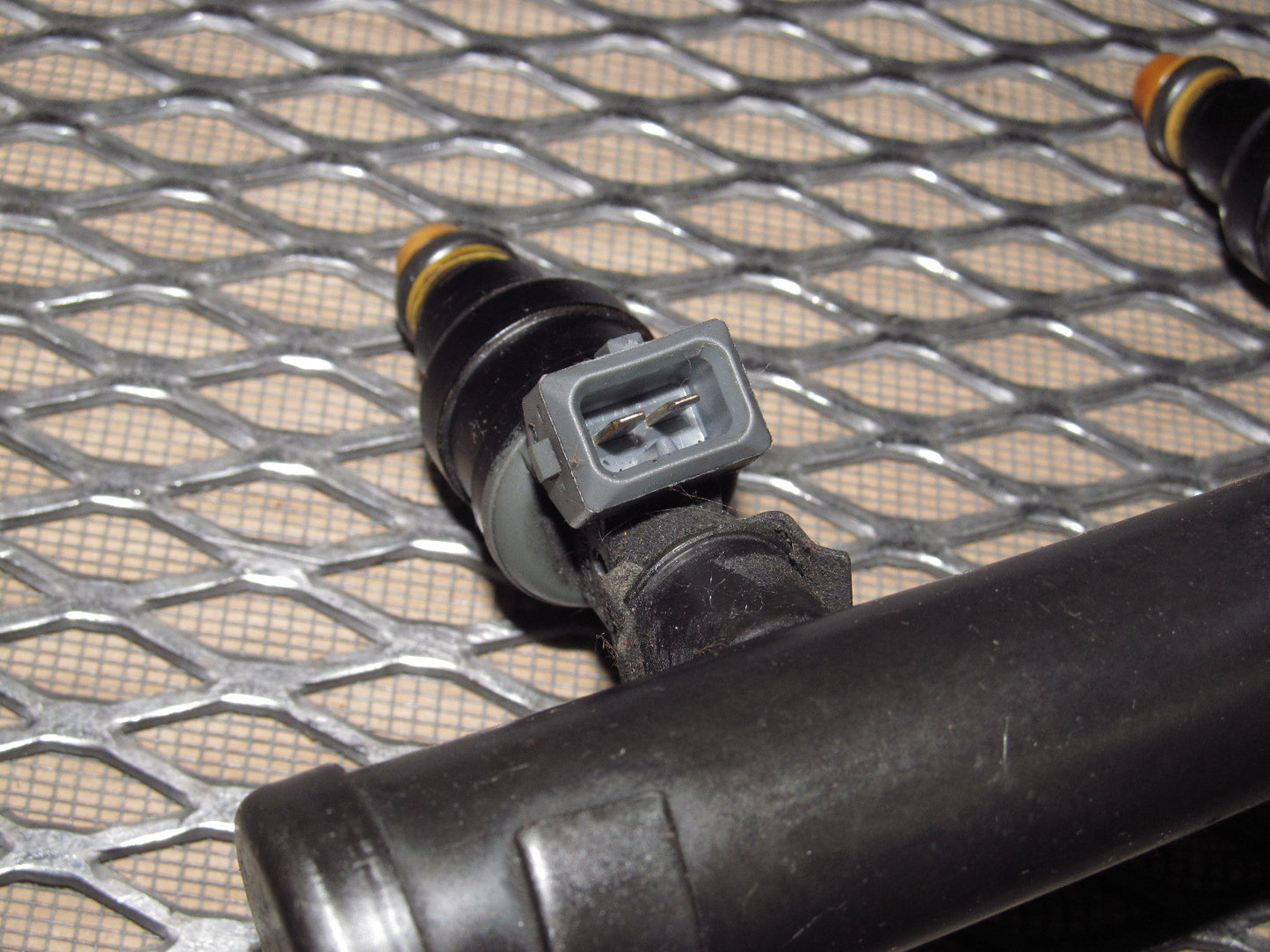 97 98 99 Mitsubishi Eclipse OEM Fuel Rail & Injector - NA 2.0L