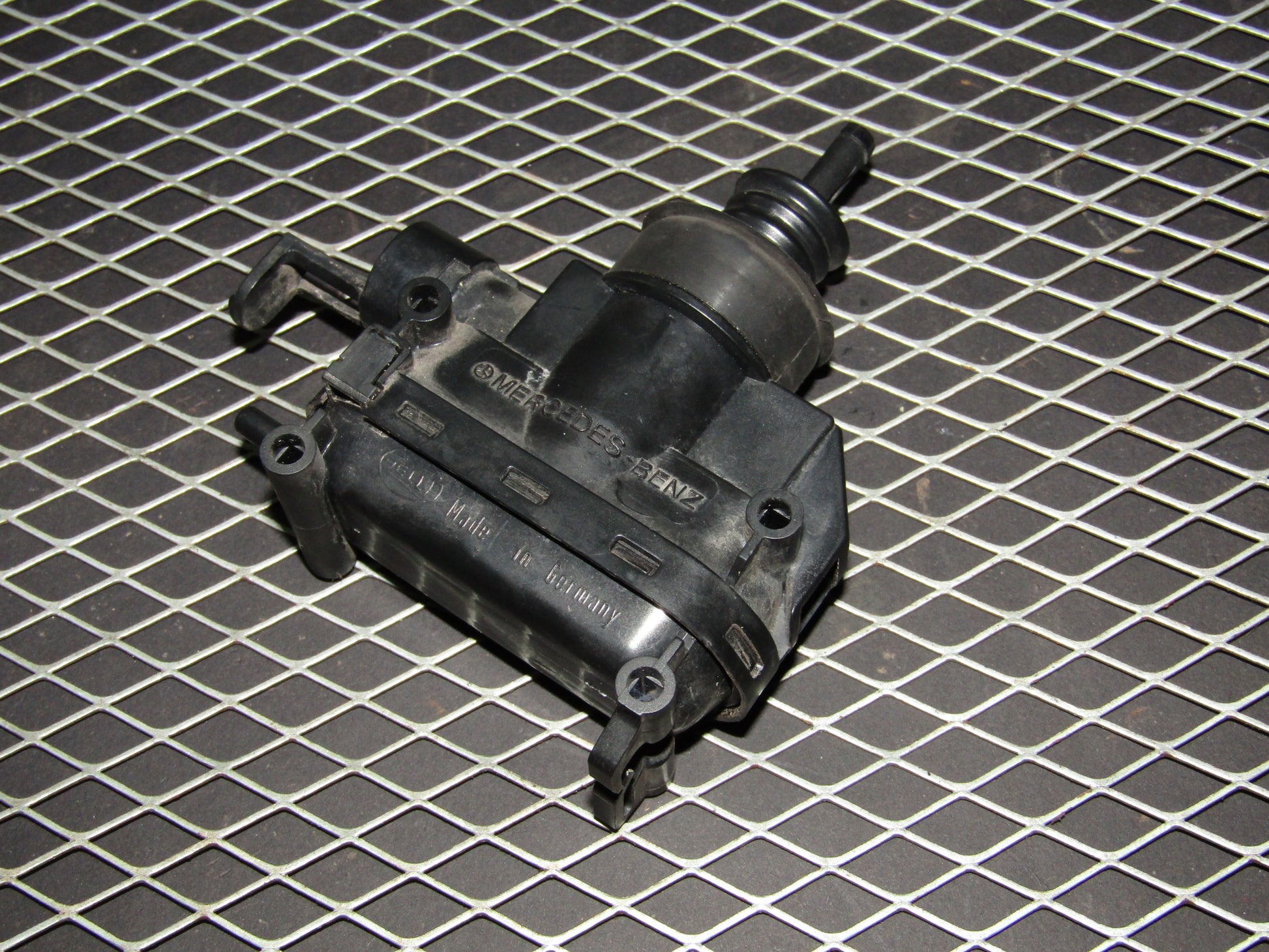 86-93 Mercedes Benz 300E OEM Front Power Door Lock Actuator - Left