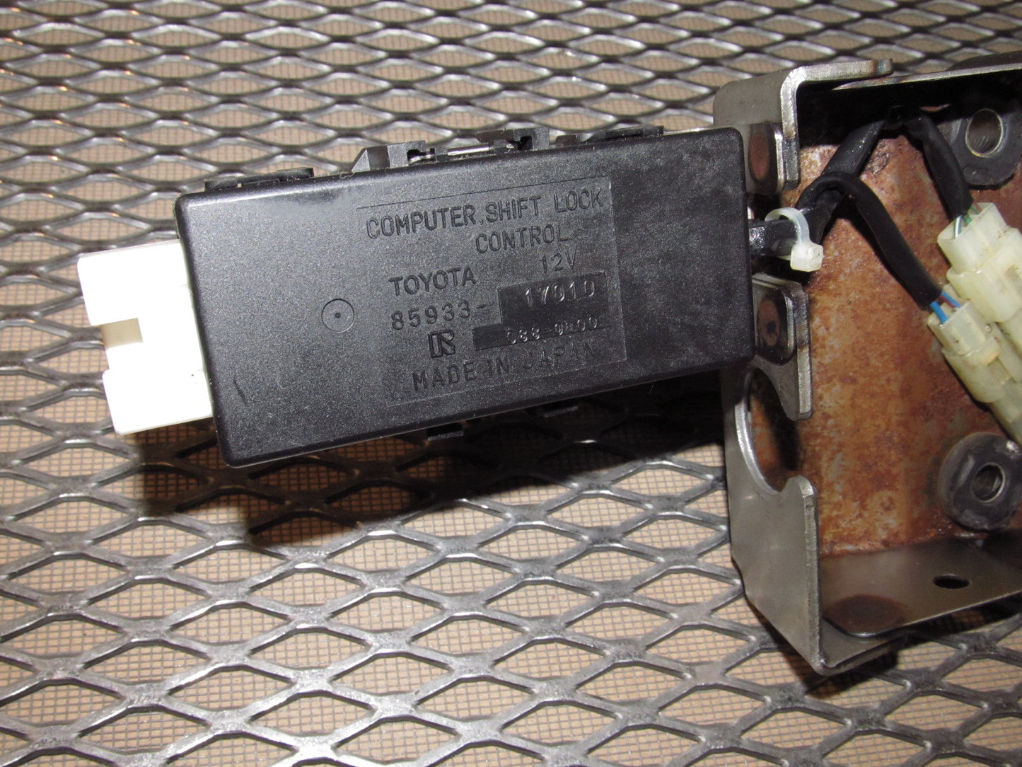 91 92 93 94 95 Toyota MR2 OEM A/T Shifter Assembly