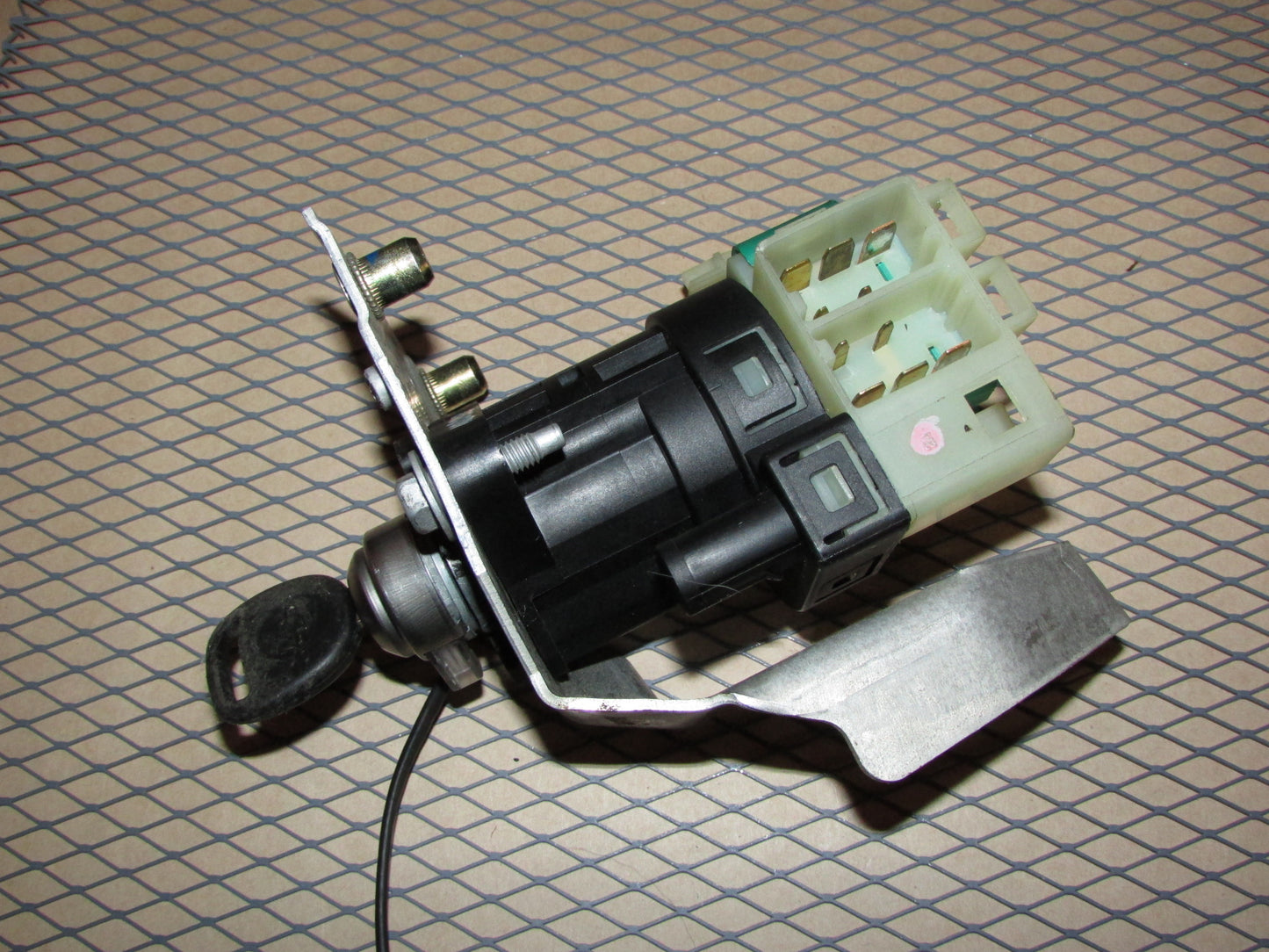 97 98 99 00 01 02 03 04 Chevrolet Corvette OEM Ignition Lock Cylinder & Switch