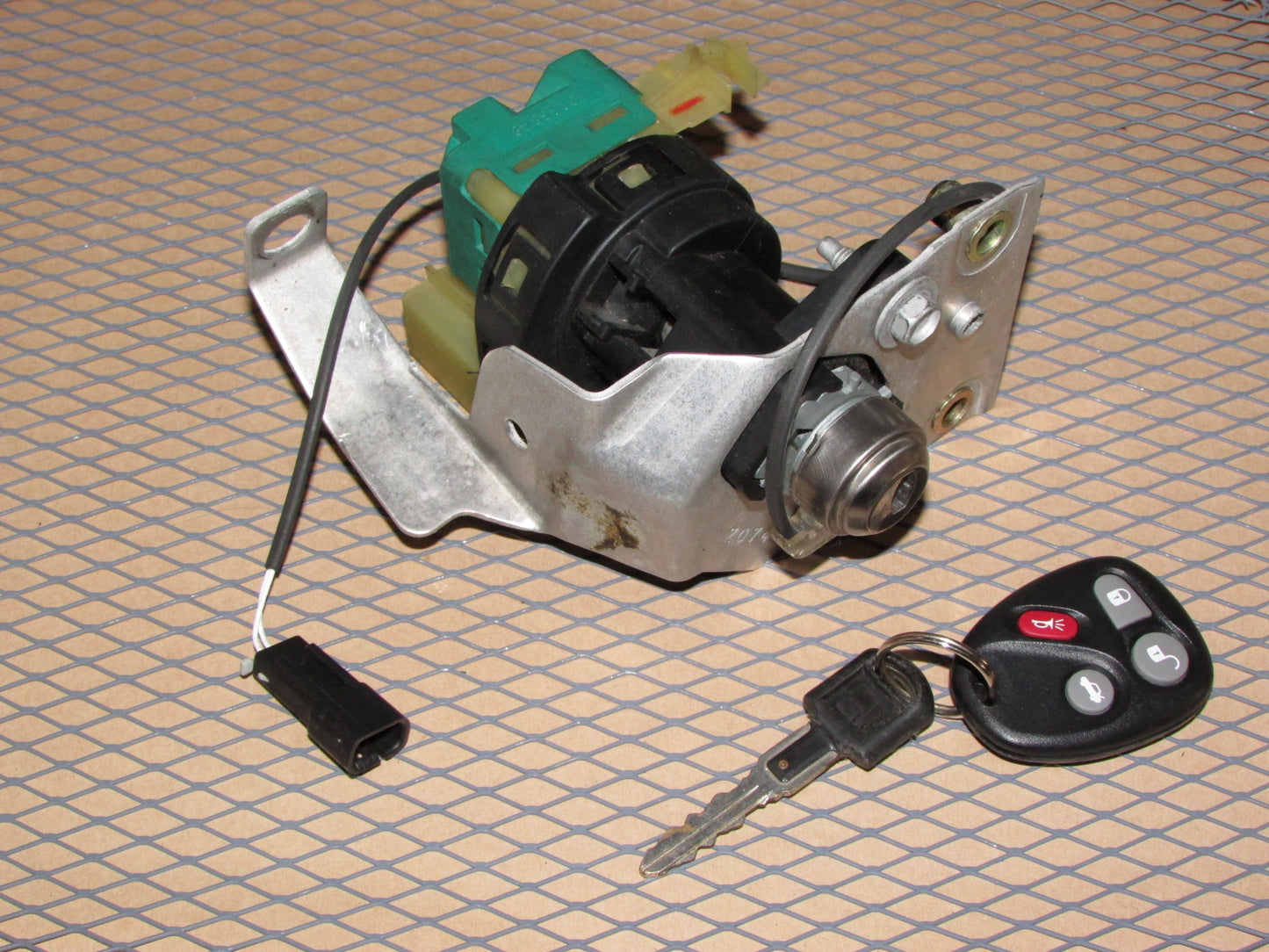 97 98 99 00 01 02 03 04 Chevrolet Corvette OEM Ignition Lock Cylinder & Key