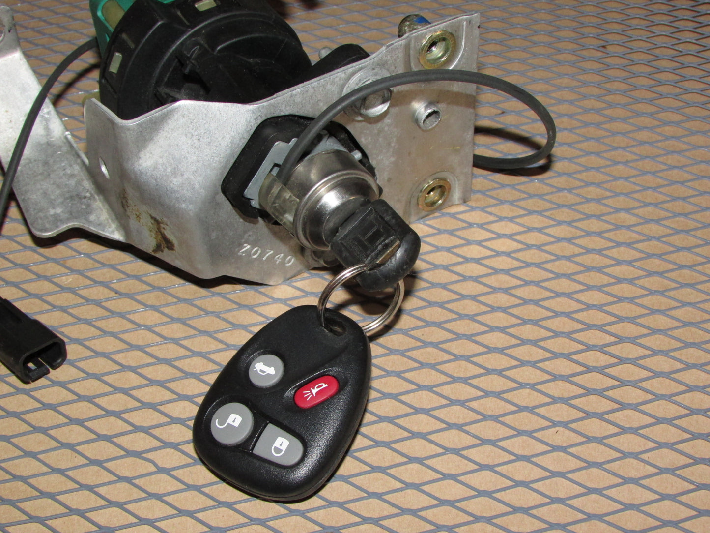 97 98 99 00 01 02 03 04 Chevrolet Corvette OEM Ignition Lock Cylinder & Key