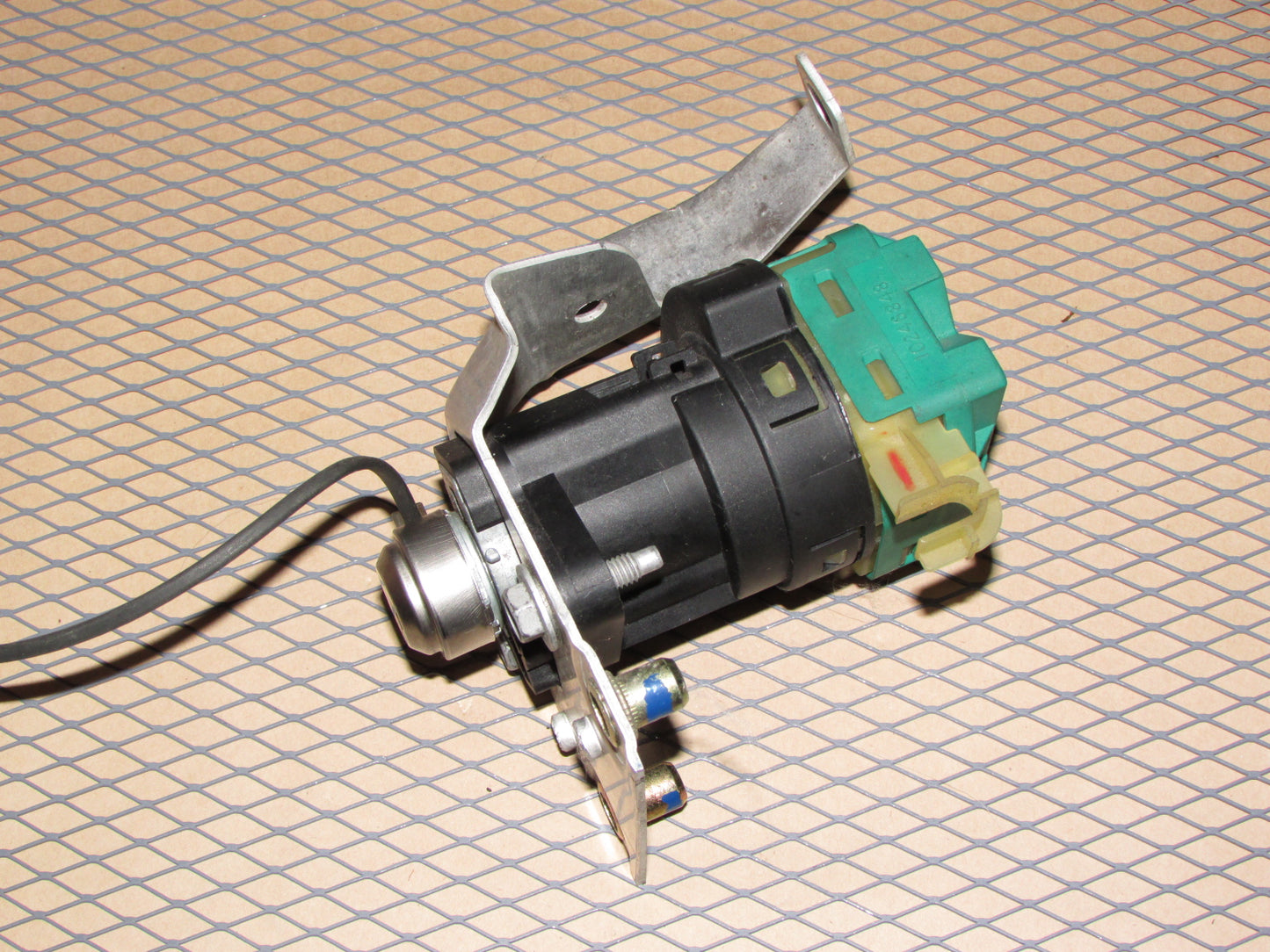 97 98 99 00 01 02 03 04 Chevrolet Corvette OEM Ignition Lock Cylinder & Key