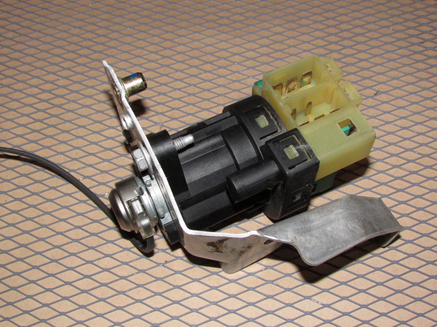 97 98 99 00 01 02 03 04 Chevrolet Corvette OEM Ignition Lock Cylinder & Key