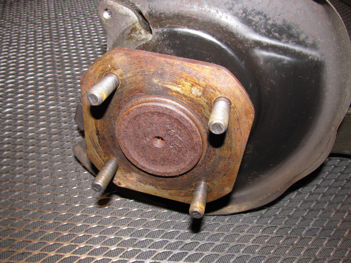 81 82 83 Datsun 280zx OEM Spindle & Knuckle Assembly - Rear Left