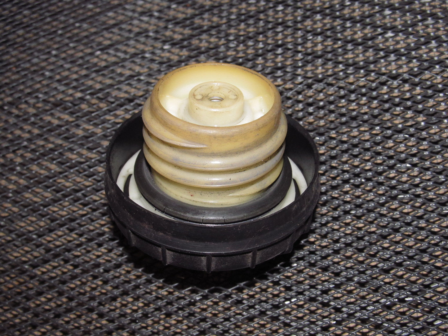 97 98 99 Mitsubishi Eclipse OEM Gas Cap