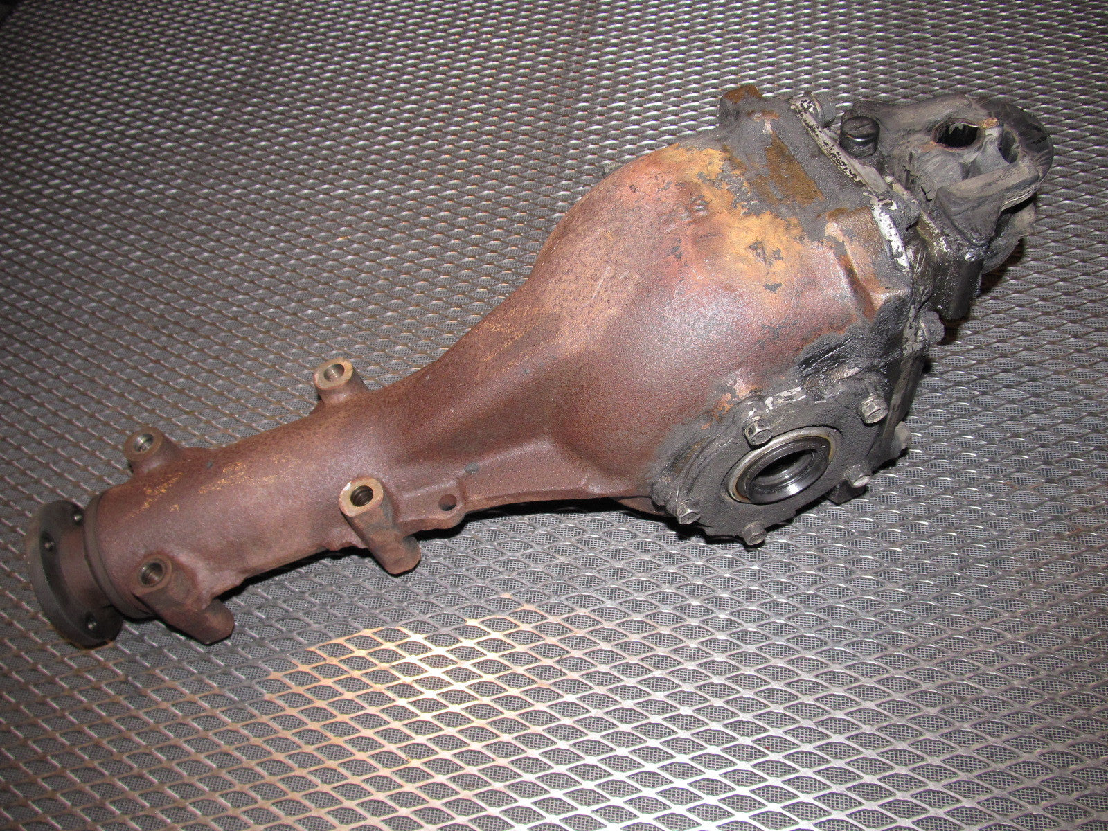 81 82 83 Datsun 280zx OEM R180 Differential – Autopartone