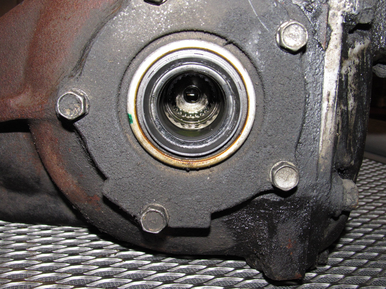81 82 83 Datsun 280zx OEM R180 Differential – Autopartone