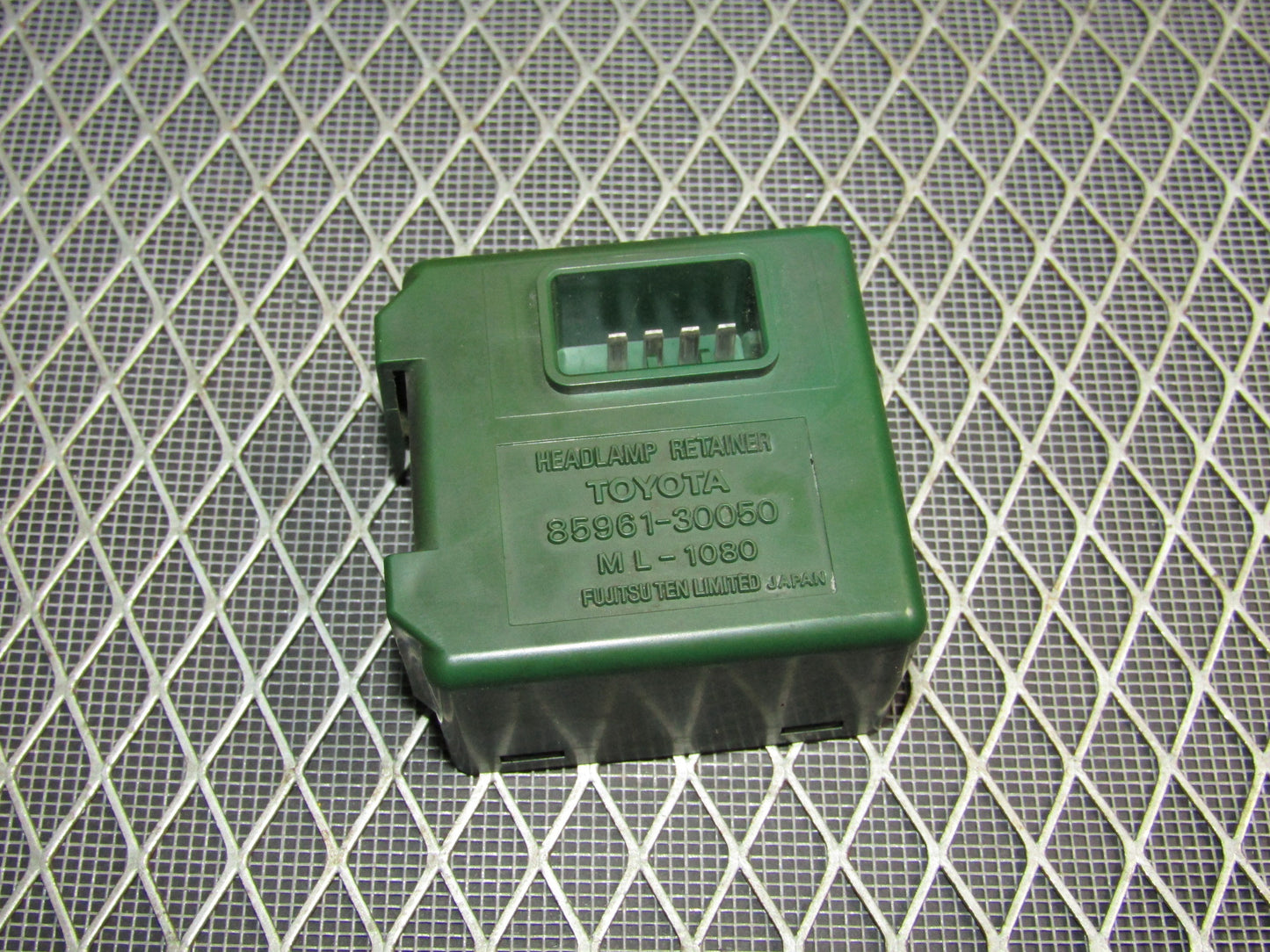 87-91 Toyota Crown Royal Saloon OEM Headlamp Retainer Relay