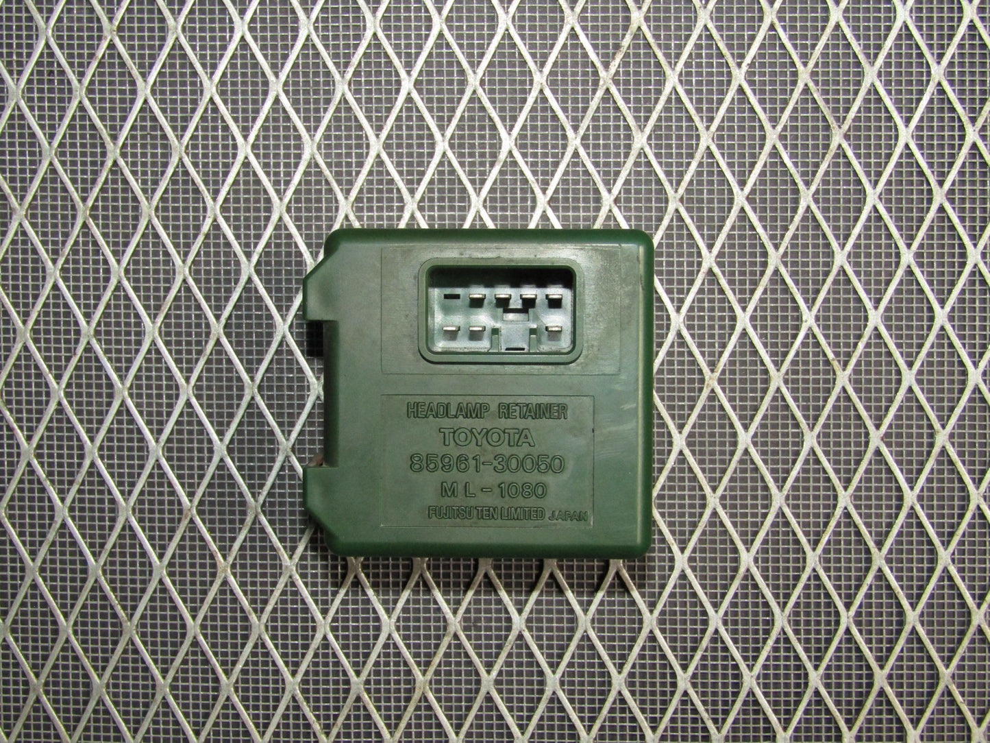 87 88 89 90 91 Toyota Crown Royal Saloon OEM Headlamp Retainer Relay