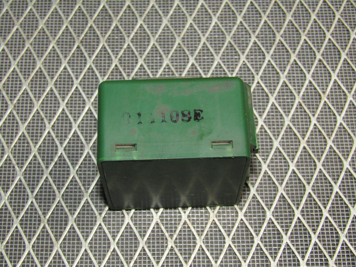 87 88 89 90 91 Toyota Crown Royal Saloon OEM Headlamp Retainer Relay