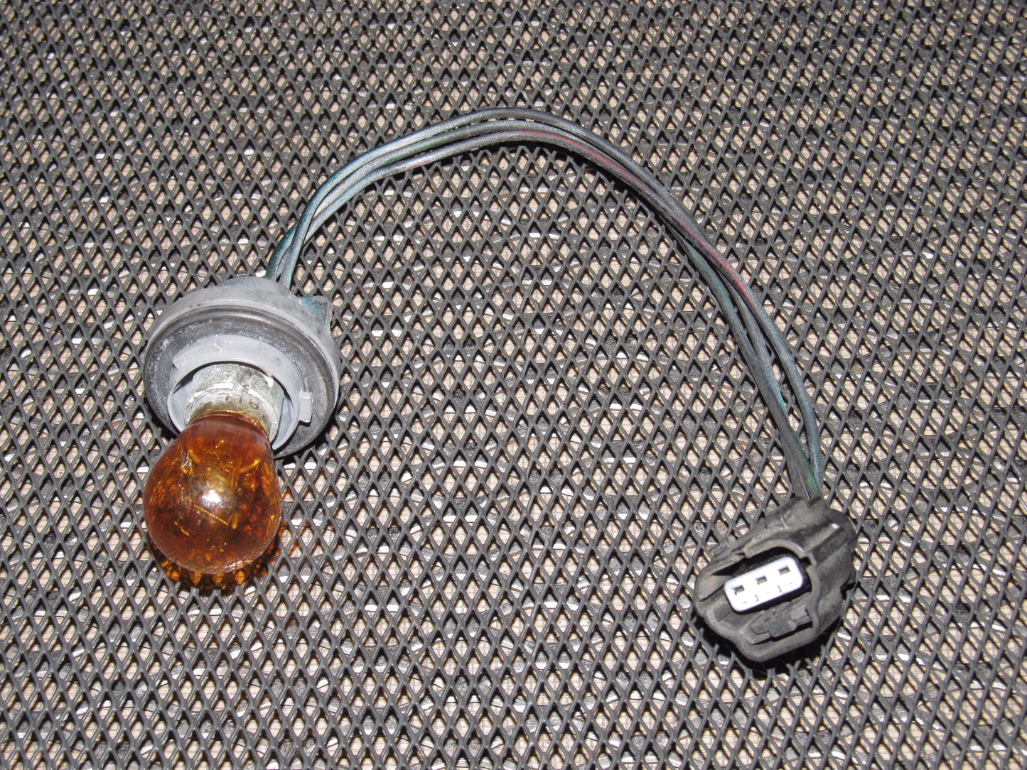 94 95 96 97 Mazda Miata OEM Front Signal Light Bulb Socket - Left
