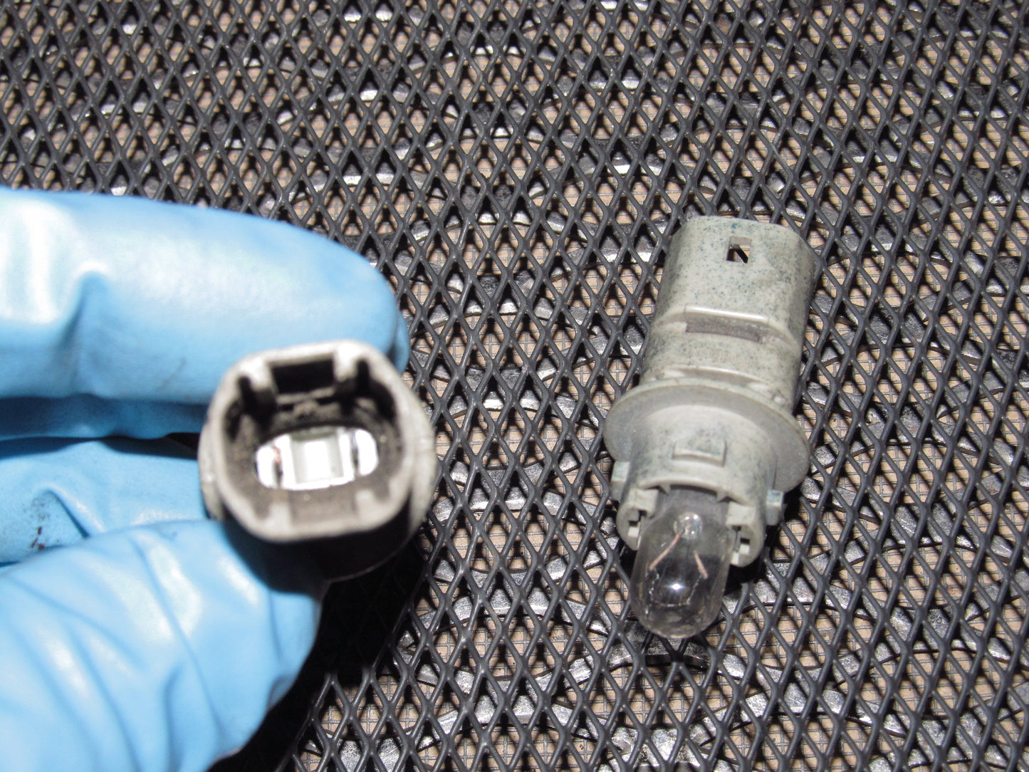 94 95 96 97 Mazda Miata OEM Front Side Marker Bulb Socket