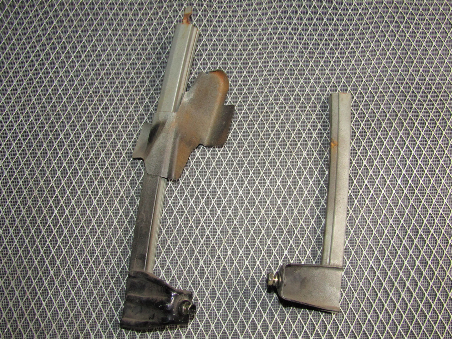 87 88 89 90 91 Toyota Crown Royal Saloon OEM Window Guide - Front Left