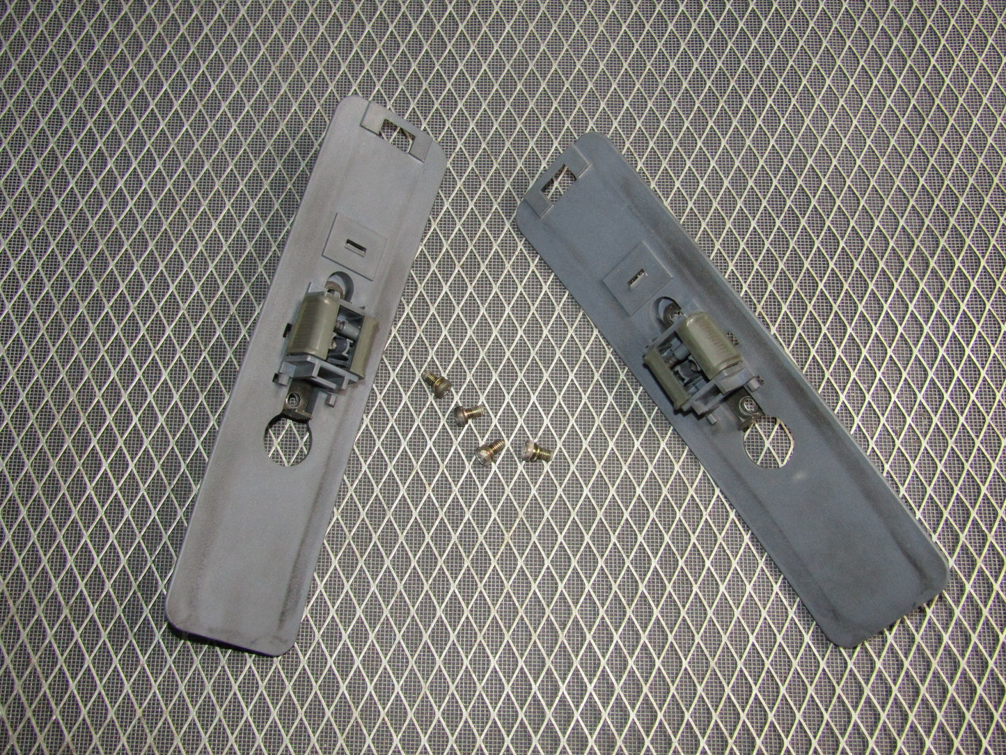 87-91 Toyota Crown Royal Saloon OEM Seat Belt Adjuster - Set