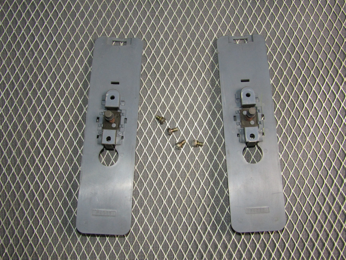 87 88 89 90 91 Toyota Crown Royal Saloon OEM Seat Belt Adjuster - Set