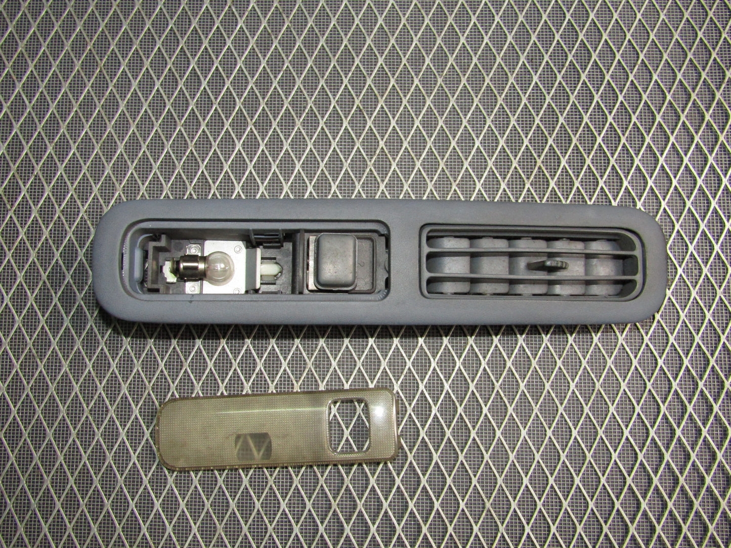 87 88 89 90 91 Toyota Crown Royal Saloon OEM Dash Vent & Light - Left