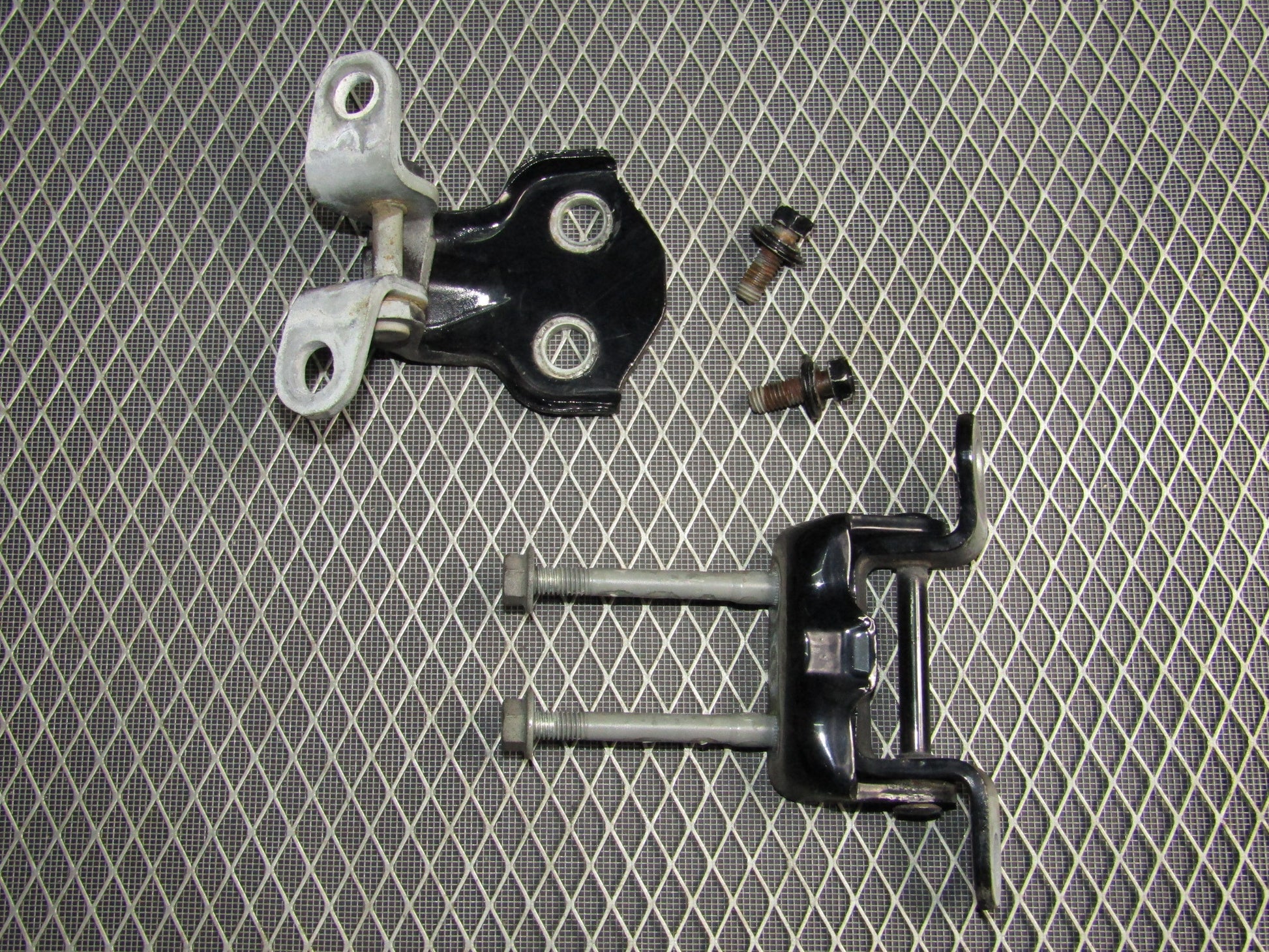 87-91 Toyota Crown Royal Saloon OEM Door Hinges - Rear Right Set