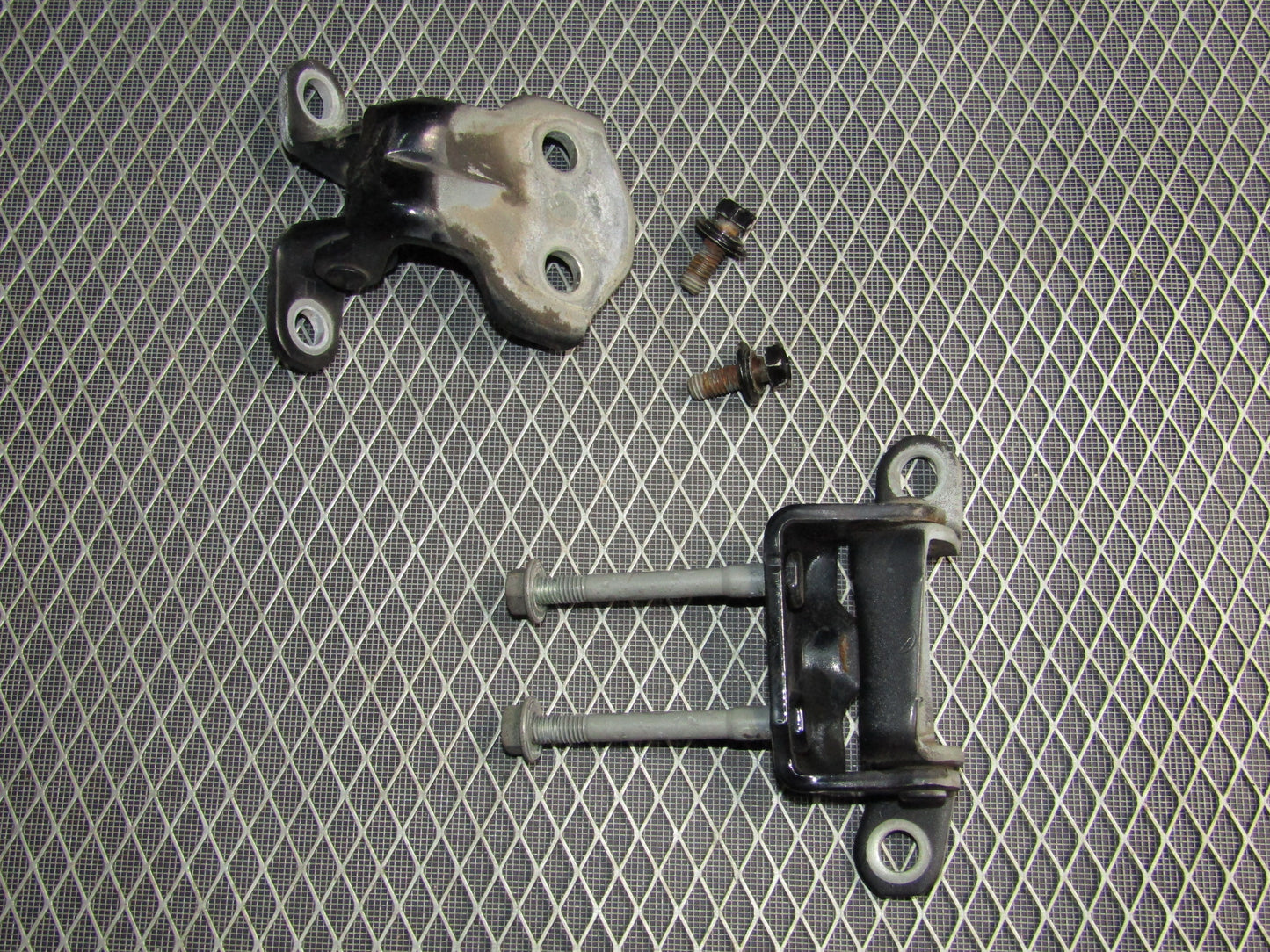 87 88 89 90 91 Toyota Crown Royal Saloon OEM Door Hinges - Rear Right Set