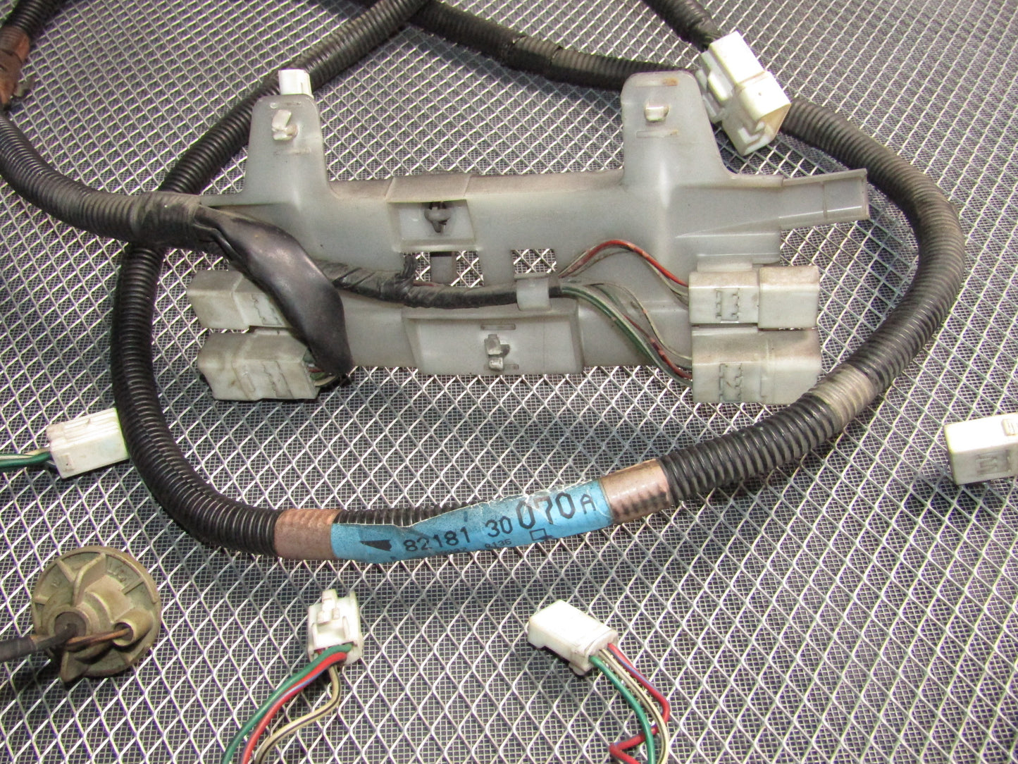 87 88 89 90 91 Toyota Crown Royal Saloon OEM Tail & Reverse Light Bulb Socket - Set