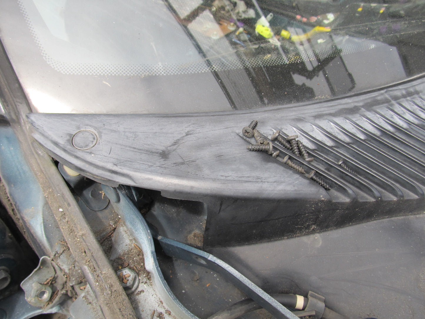 91 92 93 94 95 Toyota MR2 OEM Front Wiper Cowl Panel Mounting Bolt & Cap