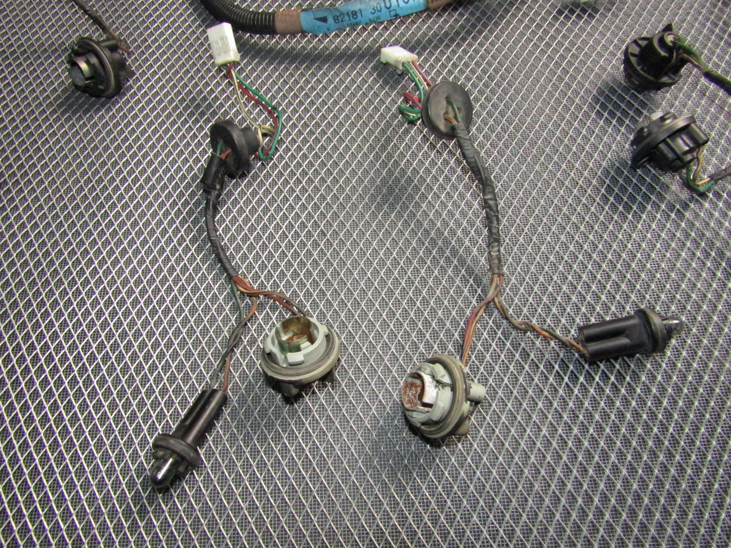87 88 89 90 91 Toyota Crown Royal Saloon OEM Tail & Reverse Light Bulb Socket - Set
